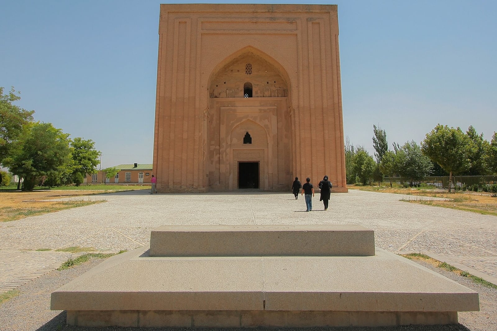 Edificio de Haruniyeh en Tus