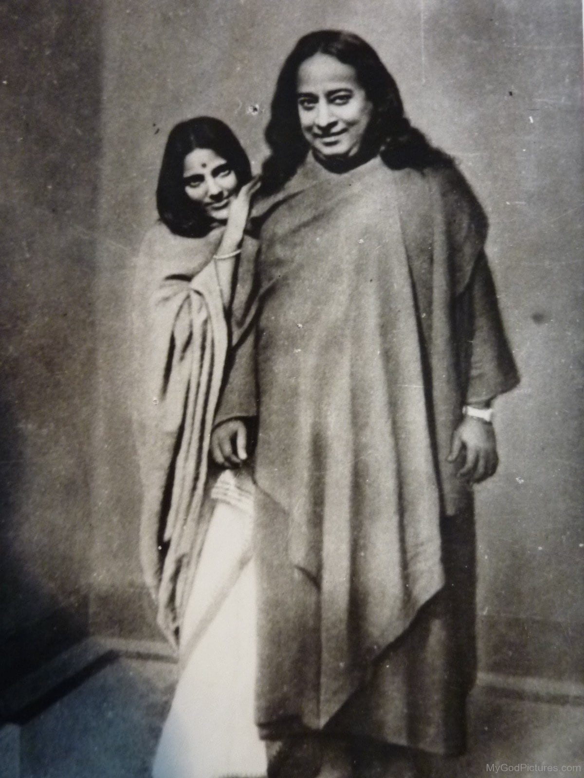 Anandamayi Ma con Paramahansa Yogananda
