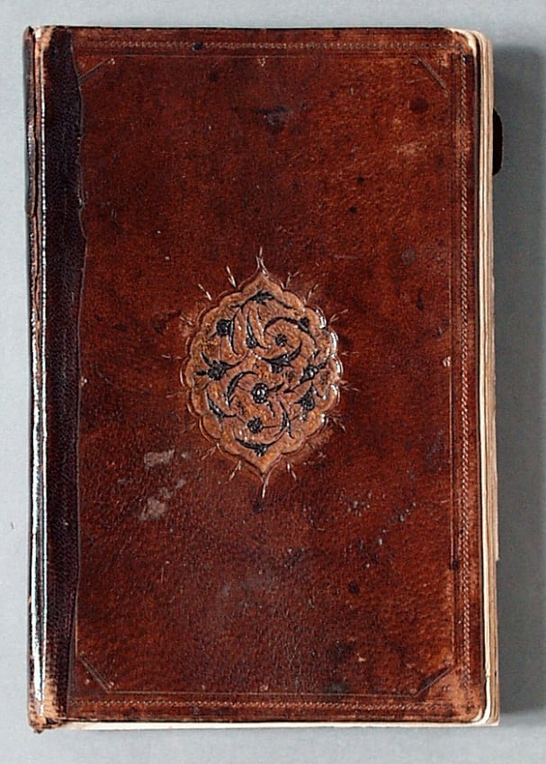 Manuscrito del Mantiq al-tayr con encuadernación otomana