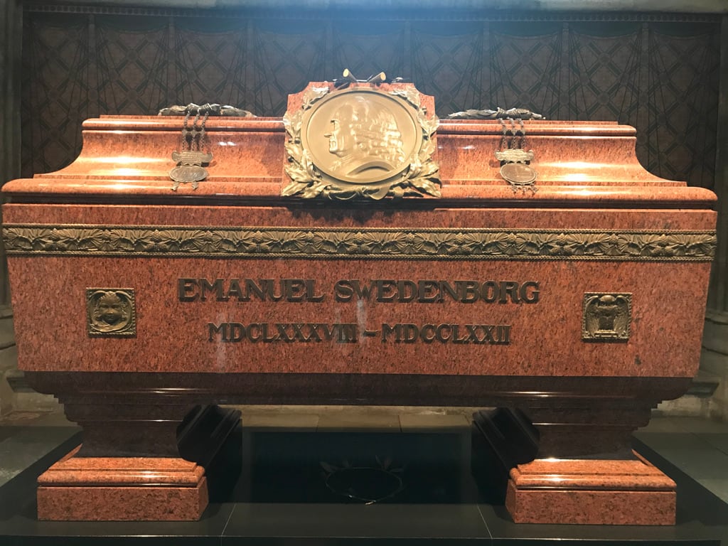Sarcófago de Swedenborg en la catedral de Upsala