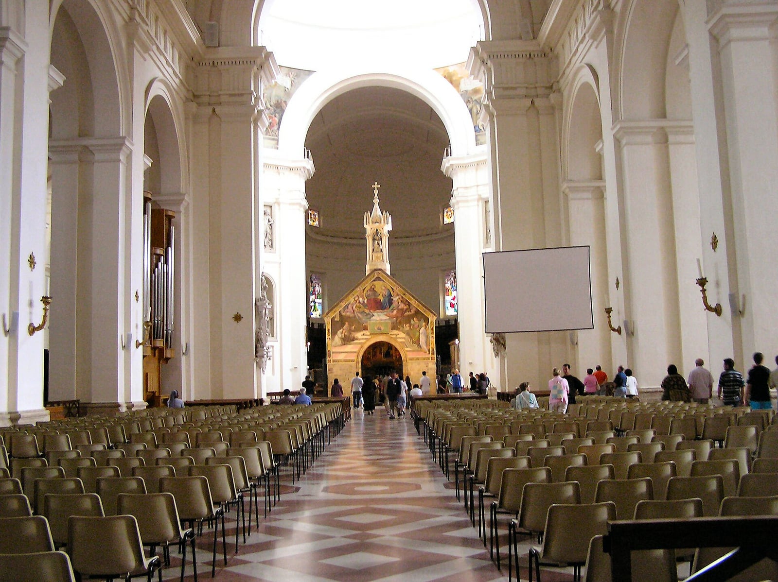 La Porciúncula dentro de Santa María de los Ángeles