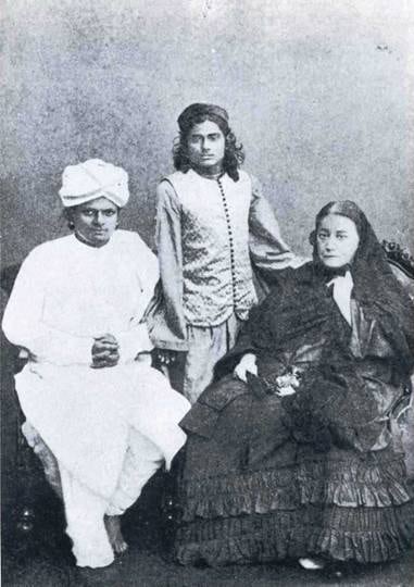 Blavatsky con T. Subba Row y Bawaji en la India