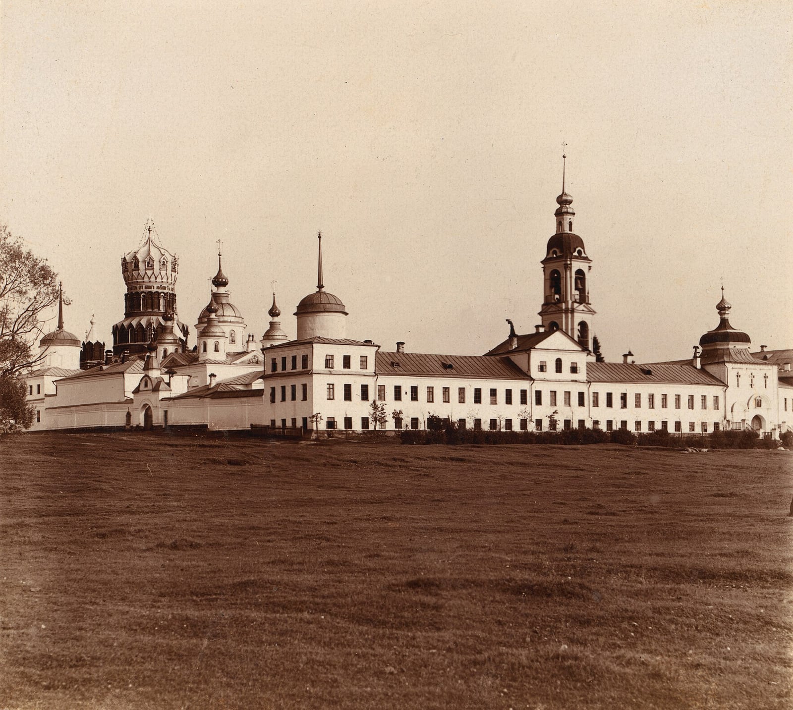 El monasterio de San Nicolás de Babáievo, fotografiado por Prokudin-Gorski