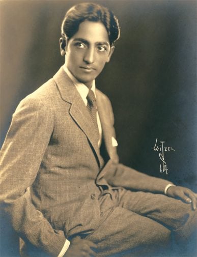Krishnamurti fotografiado por Albert Witzel (c. 1922)