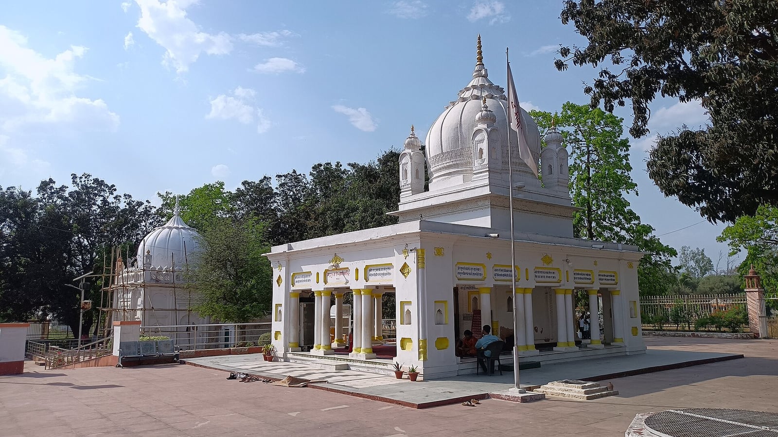 Samadhi y mazar de Kabir en Magahar