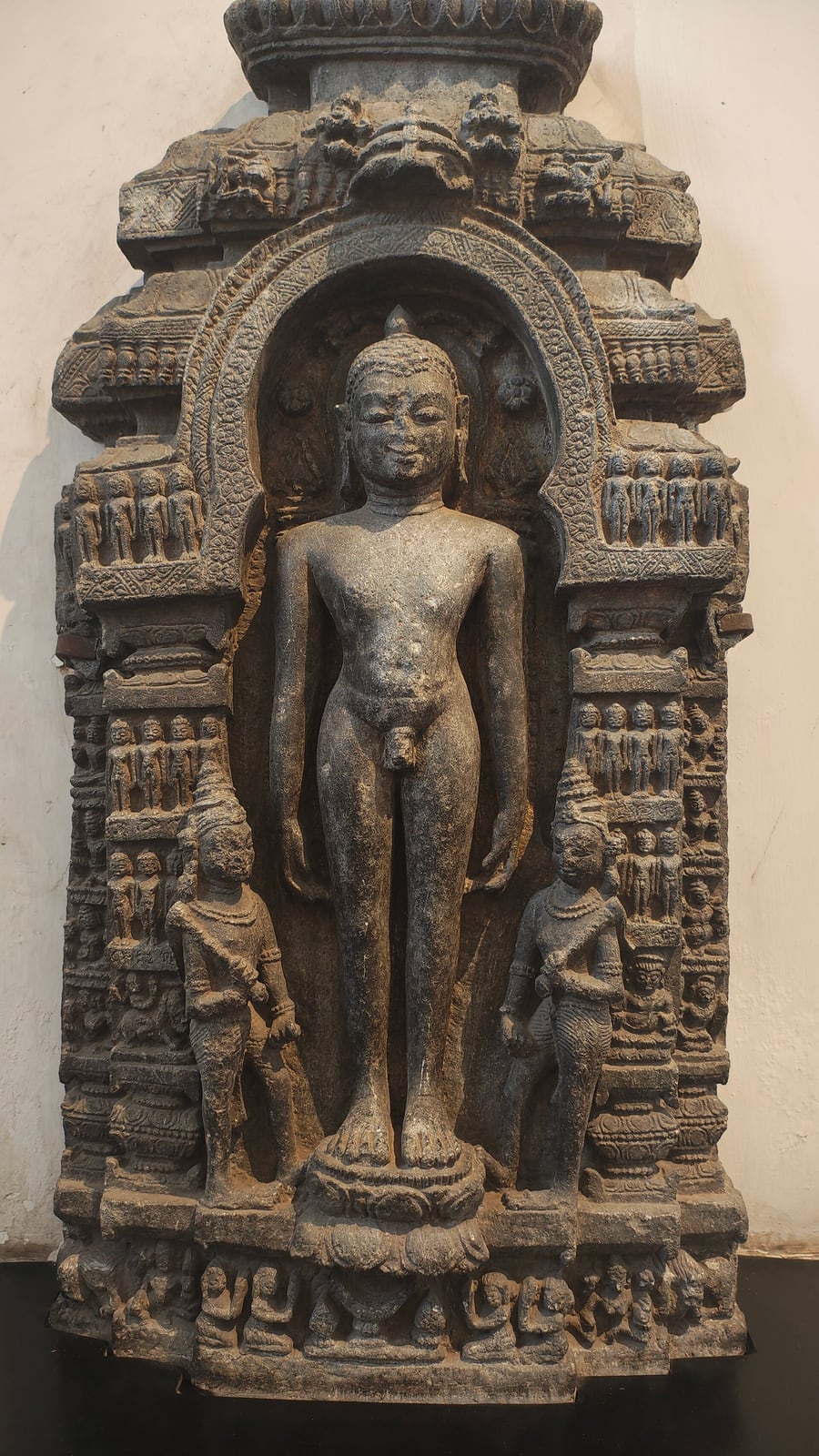 Mahāvīra, escultura del siglo XI (Indian Museum, Calcuta)
