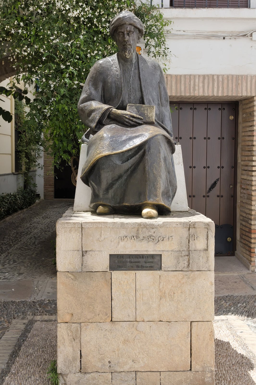 Estatua de Maimónides en Córdoba