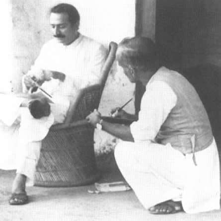 Meher Baba dictando en el tablero