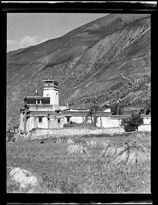 Sekhar Gutok, la torre de nueve pisos, Lhodrak, 1950
