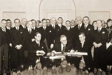 Firma del Pacto Roerich en la Casa Blanca (15 de abril de 1935)