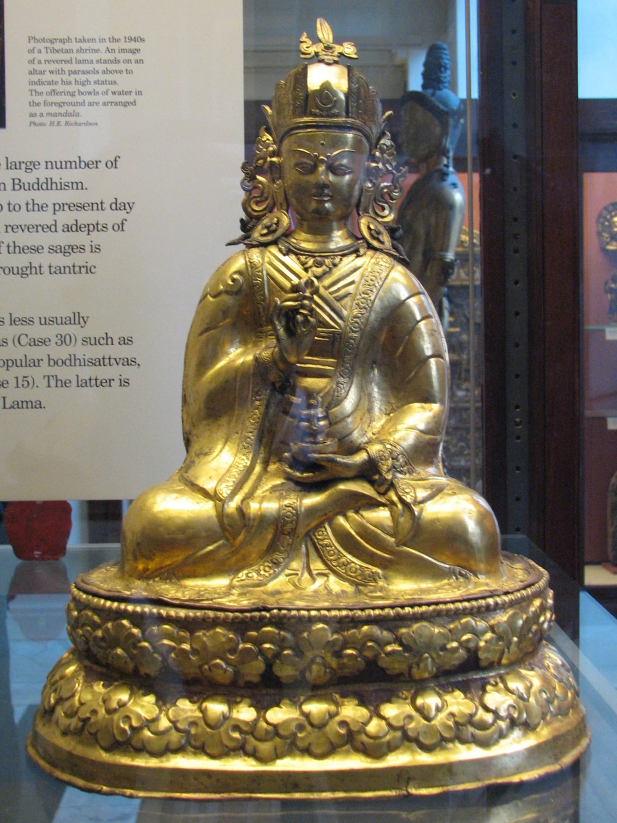 Padmasambhava, cobre y latón dorados, Tíbet, siglo XIX (British Museum)