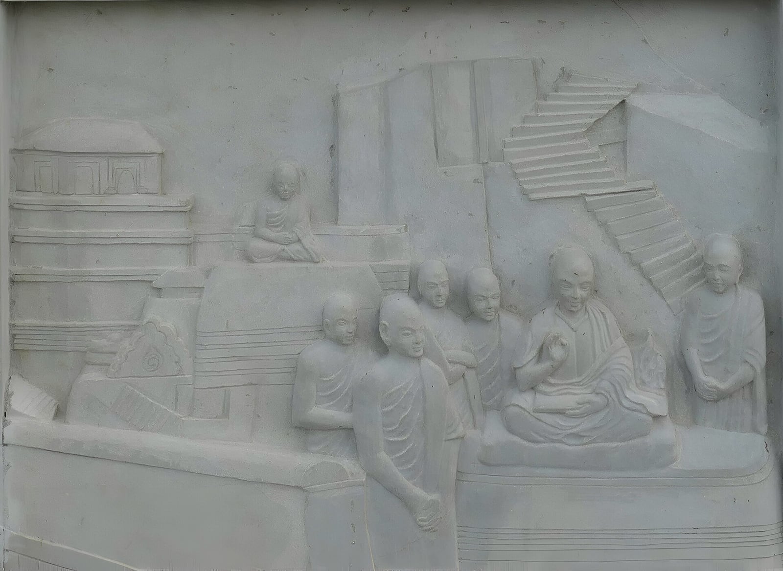 Śāntideva recita el Bodhicaryāvatāra (relieve moderno)