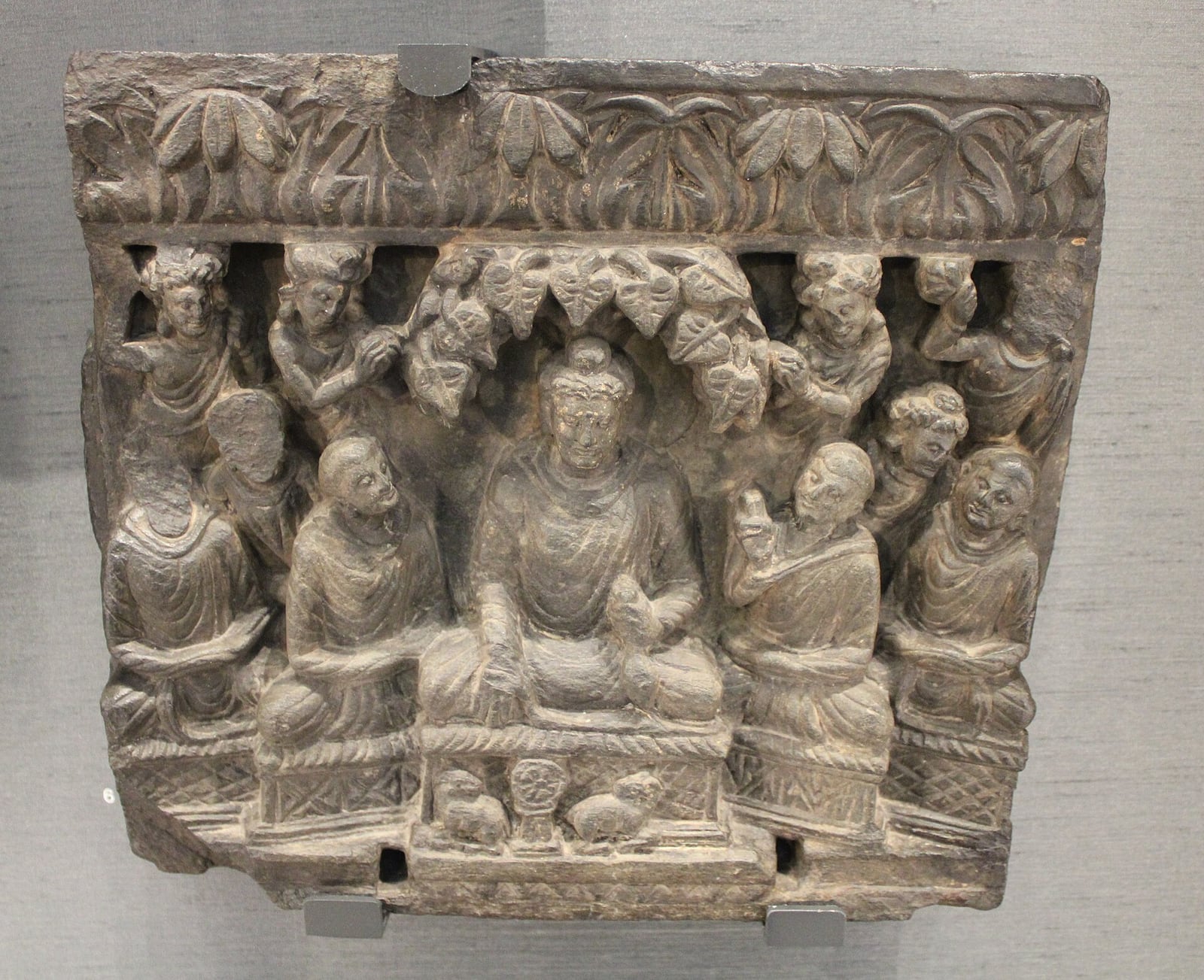 El primer sermón, relieve de Gandhara