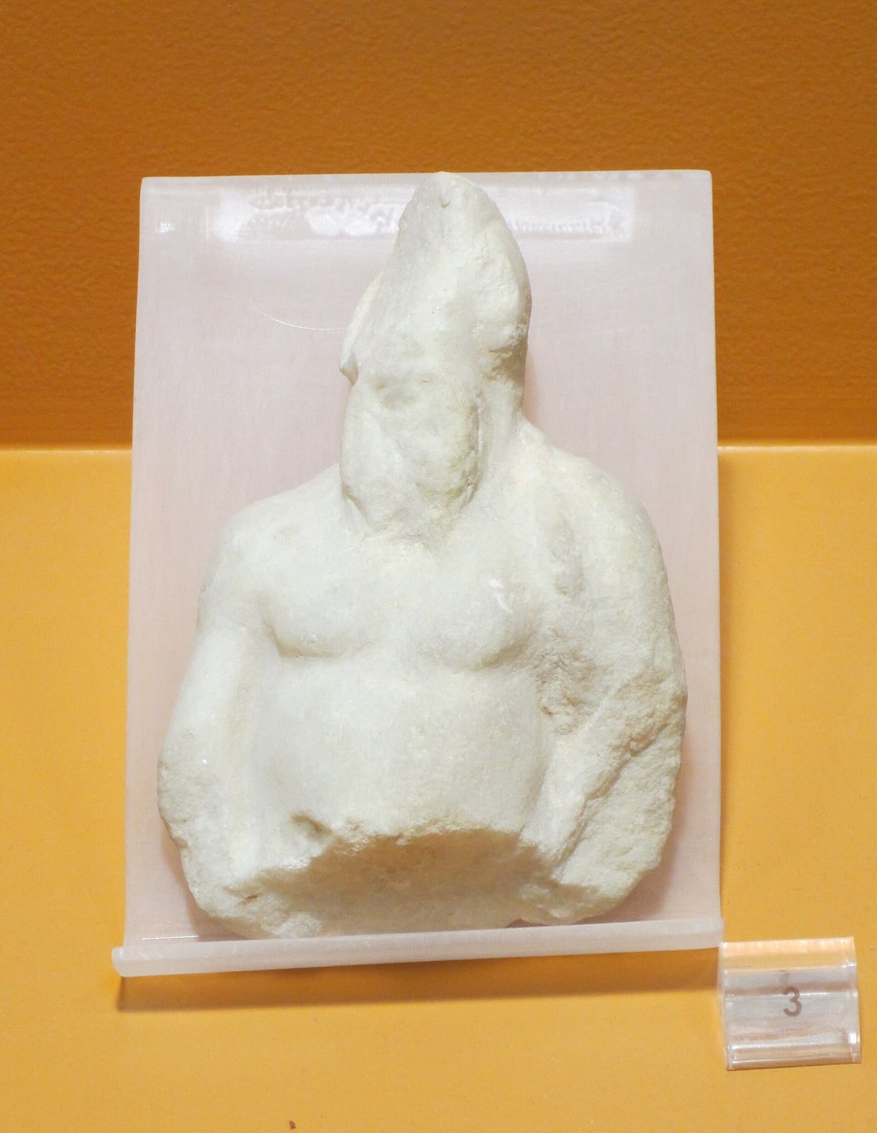 Estatuilla hallada en la prisión de Atenas