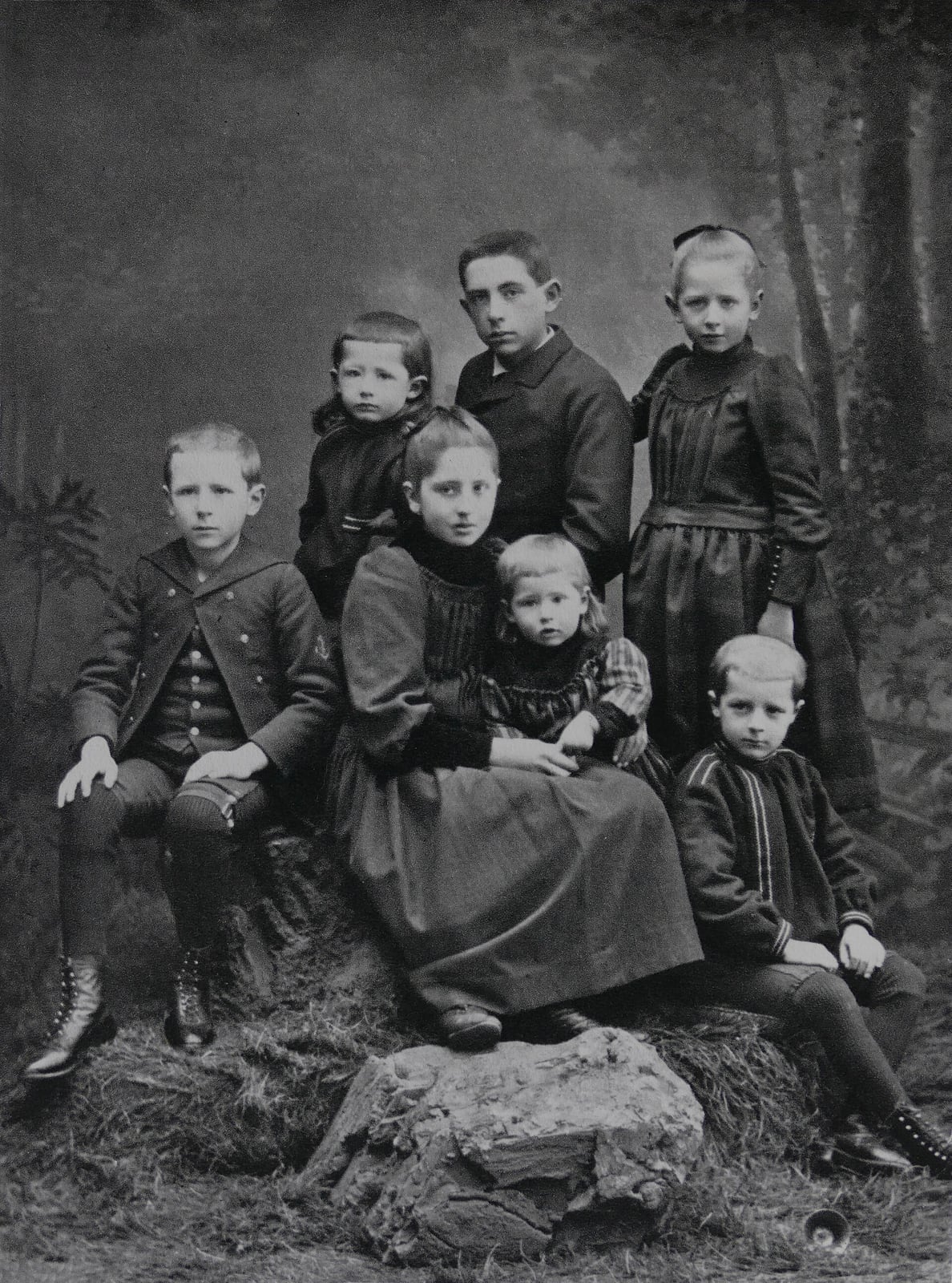 Los hijos de la familia Teilhard de Chardin hacia 1891