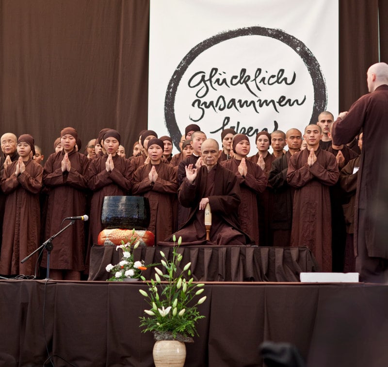 Canto de Namo Avalokiteshvaraya en el EIAB, Alemania, 2010