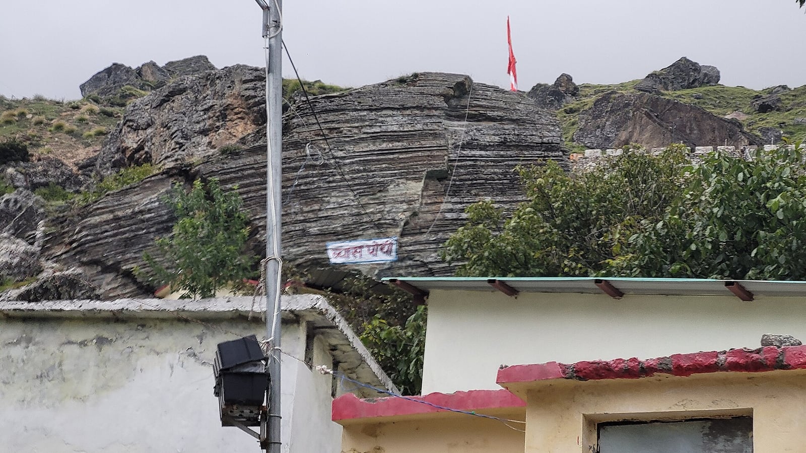 La cueva de Vyāsa en Mana (Uttarakhand)